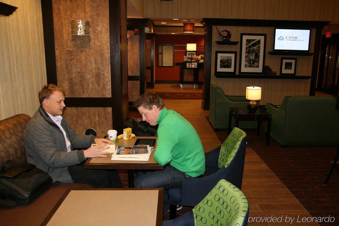 Hampton Inn & Suites New Castle, Pa Ресторант снимка