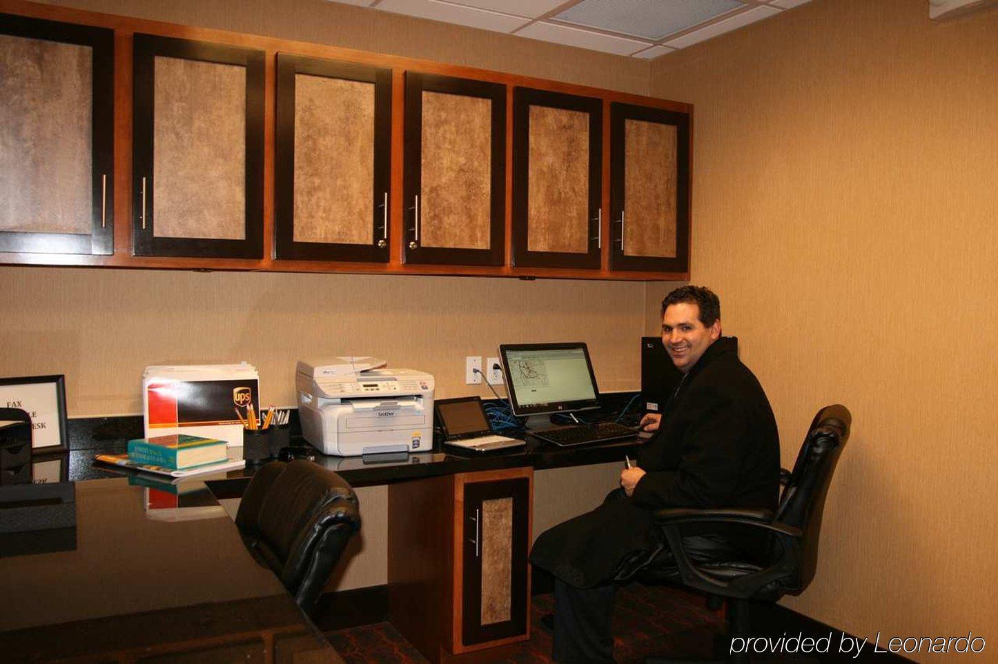 Hampton Inn & Suites New Castle, Pa Съоръжения снимка