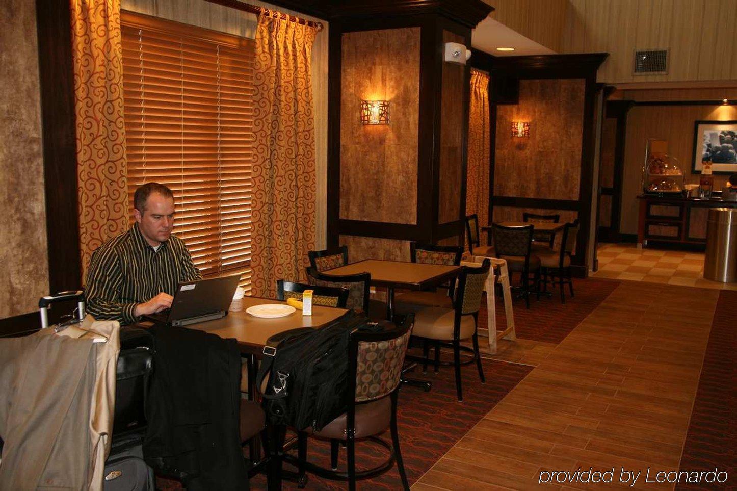 Hampton Inn & Suites New Castle, Pa Ресторант снимка